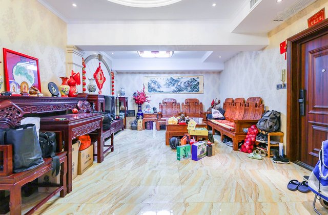 宝地住宅小区3室2厅174㎡139万二手房图片