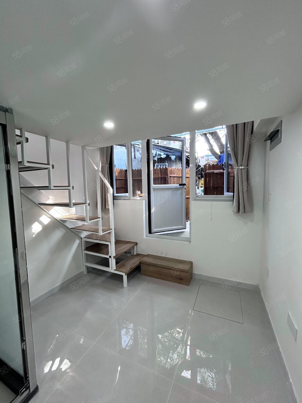 四環(huán)胡同小區(qū)1室0廳0衛(wèi)14.22㎡南293萬(wàn)