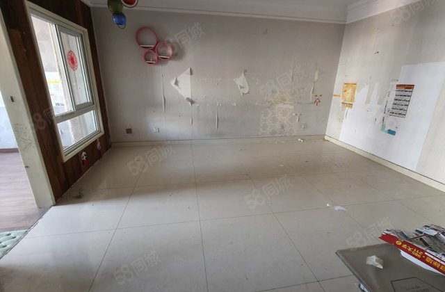 月亮湾B区 阳光实验 ，颐馨园带储藏室 小区   一套70多