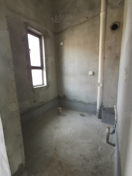 红墅小院里5室2厅2卫203㎡南北81万
