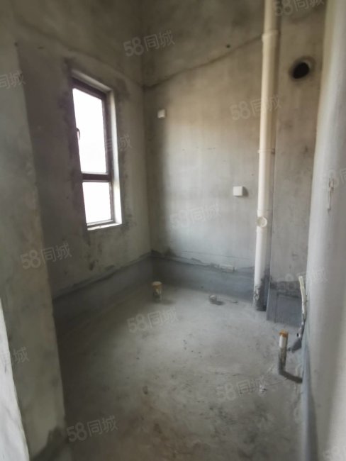 红墅小院里5室2厅2卫203㎡南北81万
