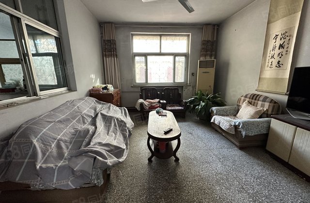 东昌湖边一楼带院子 三室户型 位置好