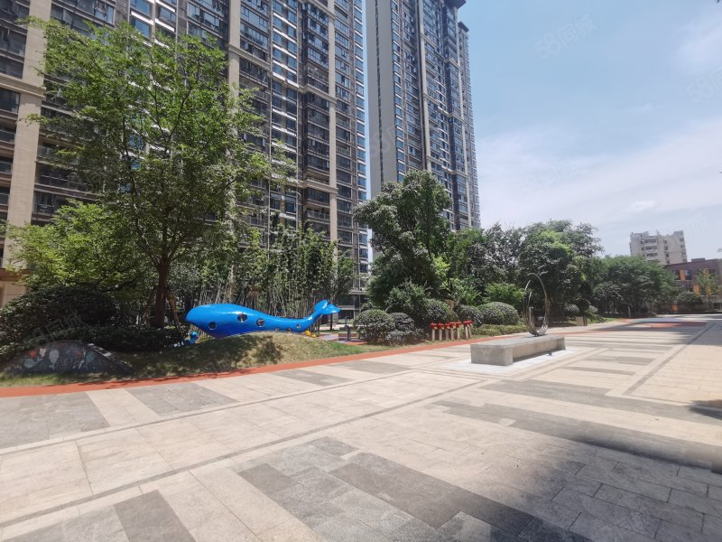 绿地朝阳中心品质江景通透精装大三房