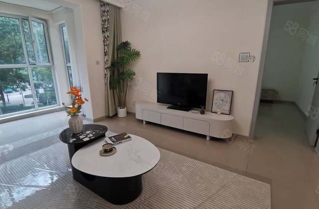 商圈成熟  火车站 出门就是湖边  光岳楼  沙滩浴场