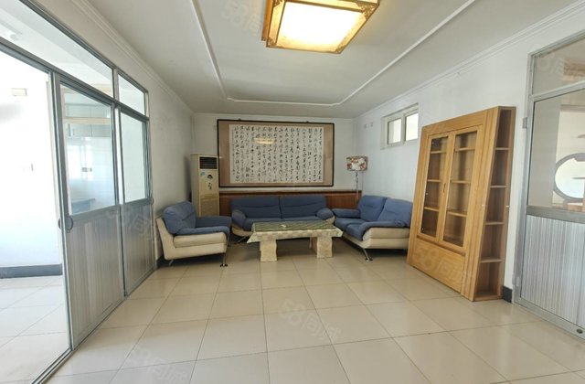 公园附近 萃苑小区 带地上车库 有钥匙可四室