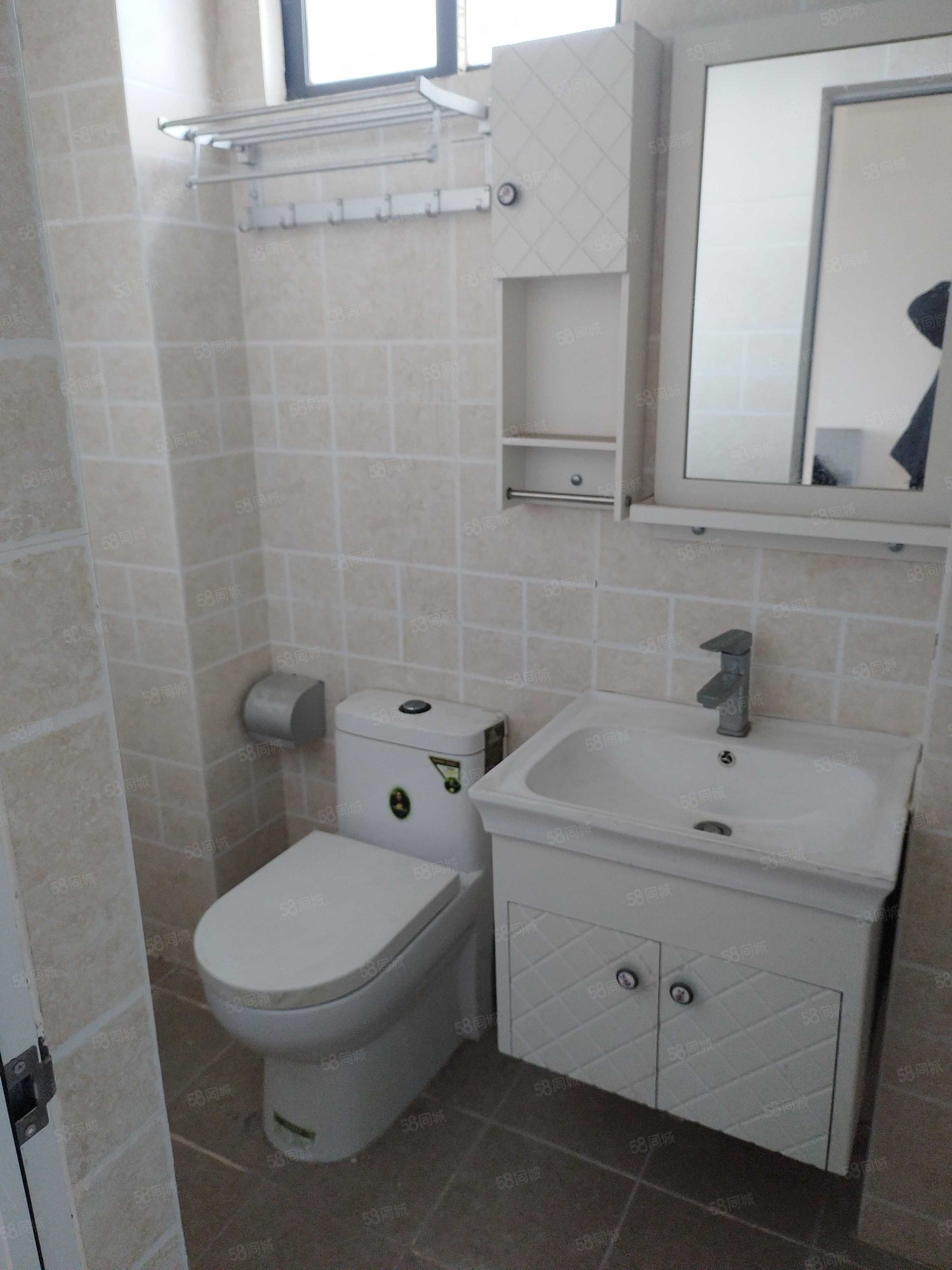 新香缇假日2室1厅1卫71㎡南41万