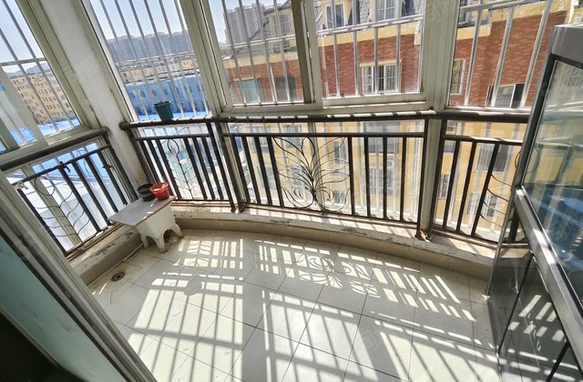 运河边 运河庭院 电梯房 边户 大三室 单价5000