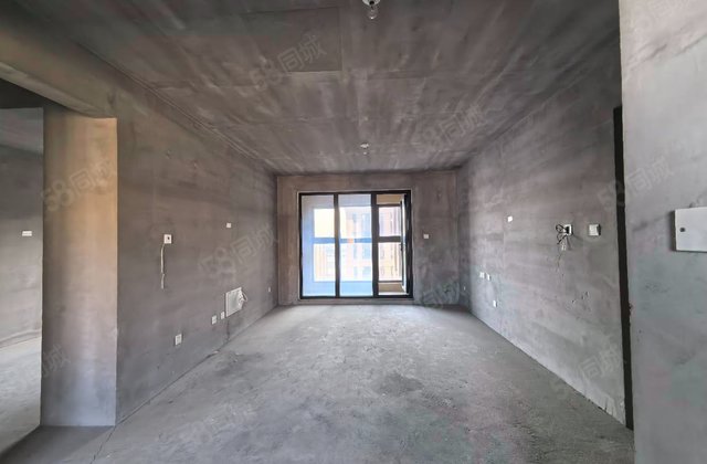 融创迩海三期(18-39号楼)3室2厅116.85㎡56.8万二手房图片