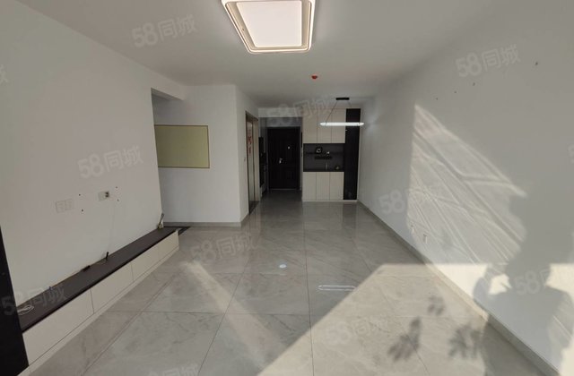 急售！万达南邻 荣盛江山印 带车位储藏室 三室两卫 随时看房