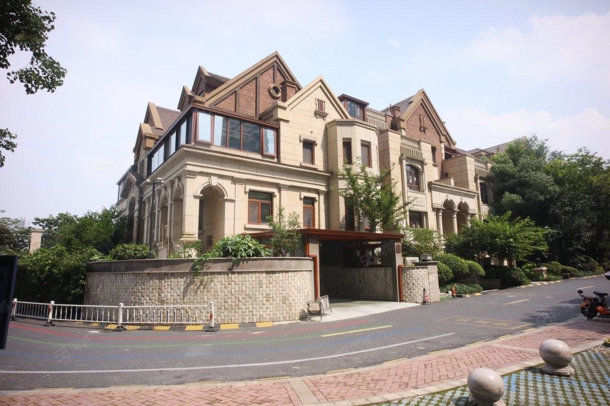 保利江语海(别墅)6室2厅4卫355㎡南北2000万