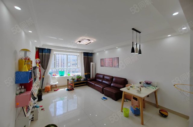 真实在售 急卖 共18层的 精装修 免大税 书香东郡