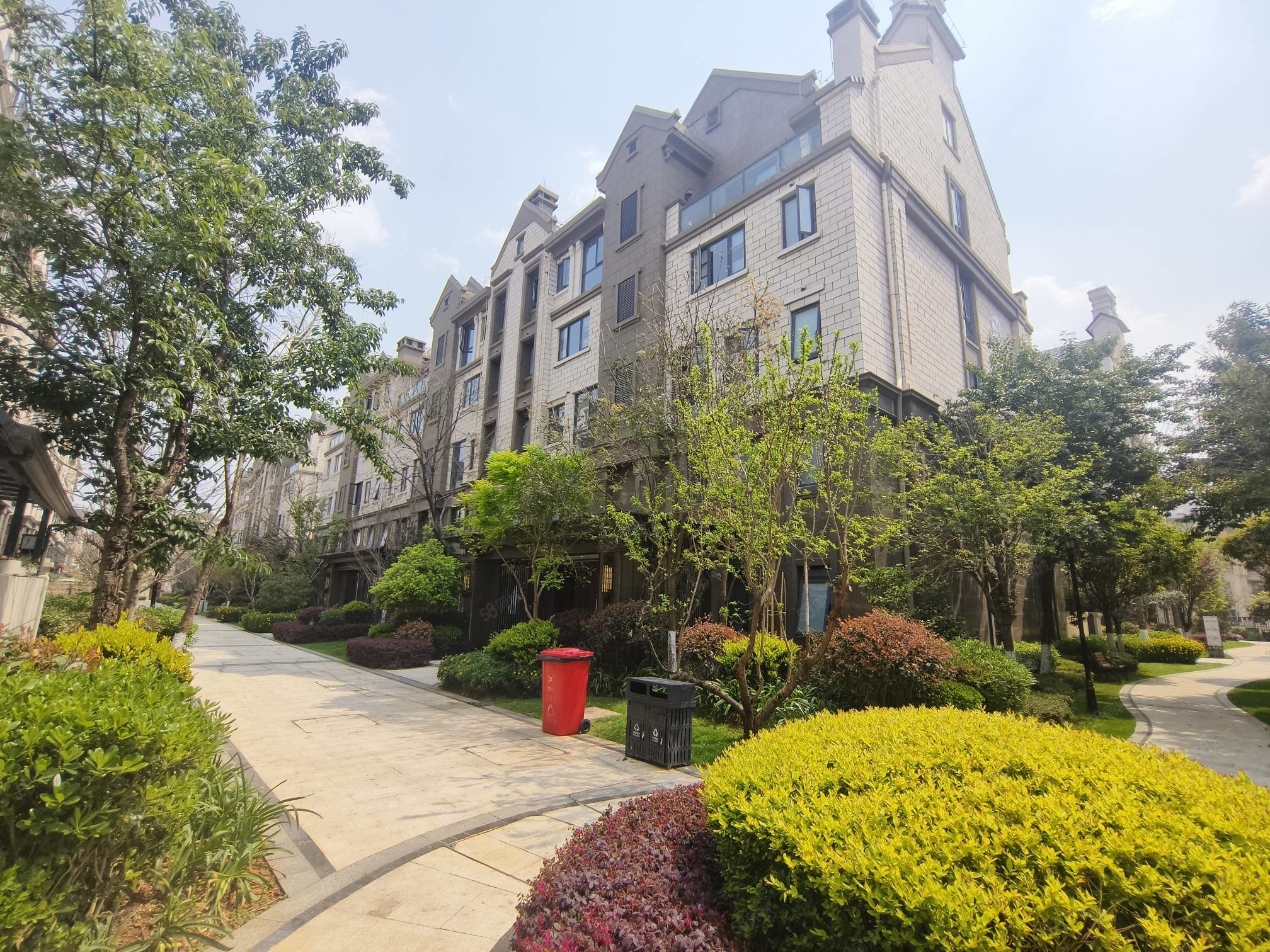 生态半岛 滇池俊府威廉郡中叠 豪装4房 没住过 带1车位急售,俊发滇池