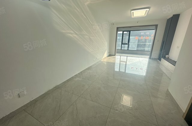 江山印 万达边上 三室两卫 带车位地下室 精装修 优惠出售