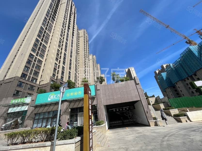 南洋花城3室2厅2卫138㎡南北130万