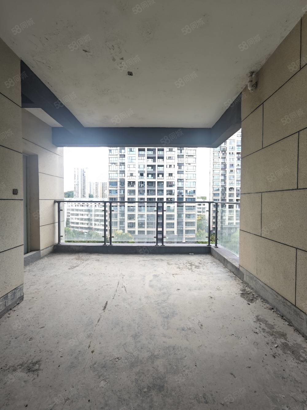 港中旅公元6室2厅3卫186㎡南北180万