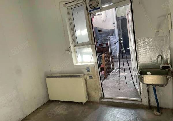 大格巷胡同小區(qū)1室1廳0衛(wèi)9.5㎡南北225萬