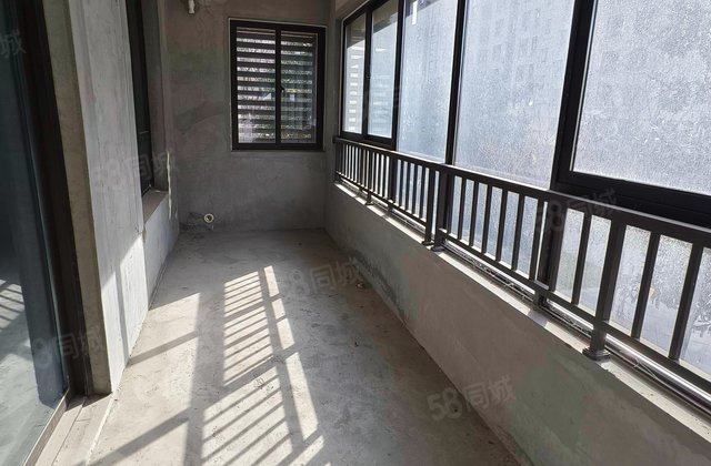 新华御府4室2厅143㎡189万二手房图片
