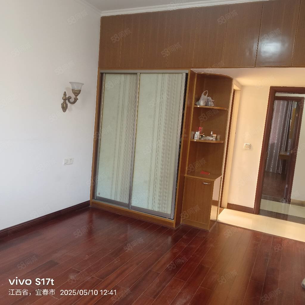 金鼎商业街小区3室2厅2卫130㎡南北80万