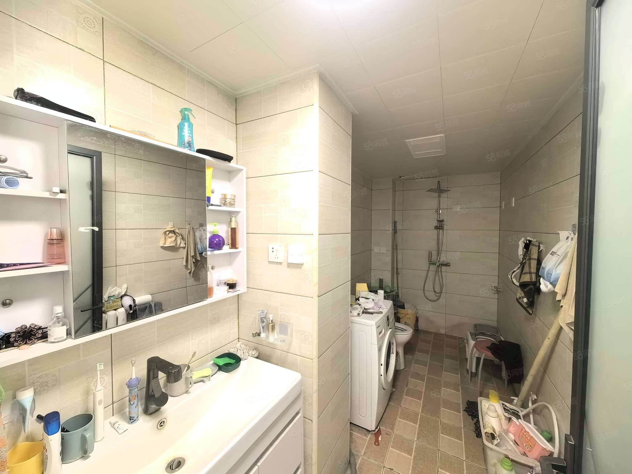 都麗豪廷4室3廳2衛(wèi)217㎡南北359萬