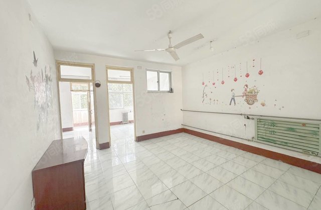 单价3千多，文轩，实验，不是顶楼，三室两厅，望湖花园，送储