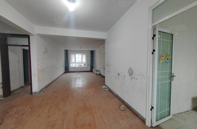 电梯7楼 三叶草三室双卫 南北双阳台 送车储 单价九千加