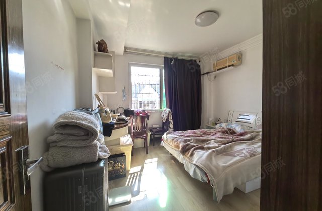 时代广场4室2厅120㎡65万二手房图片