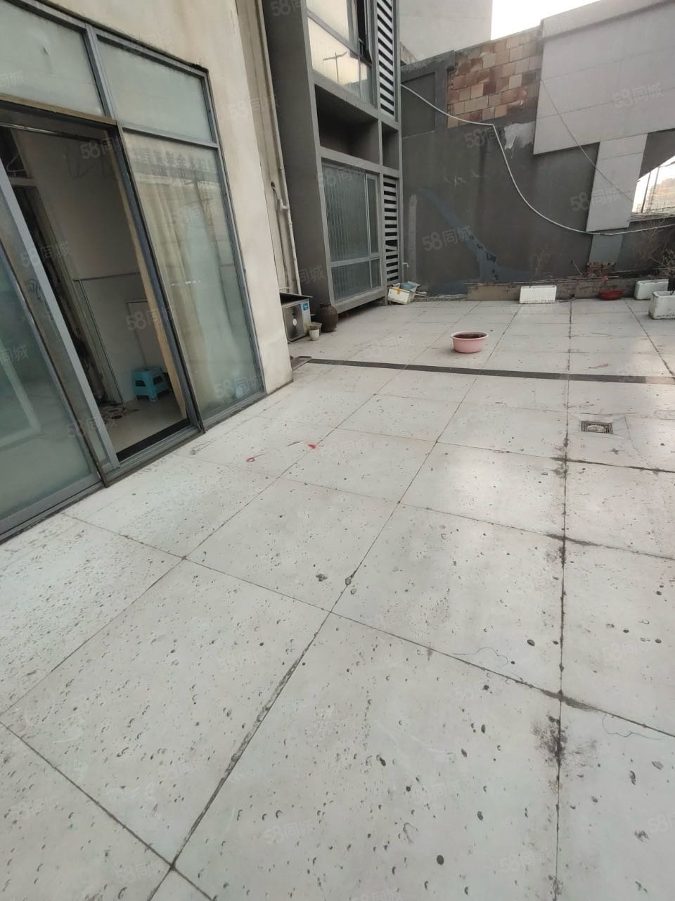 巨人印象小区3室2厅2卫116.47㎡南北58万