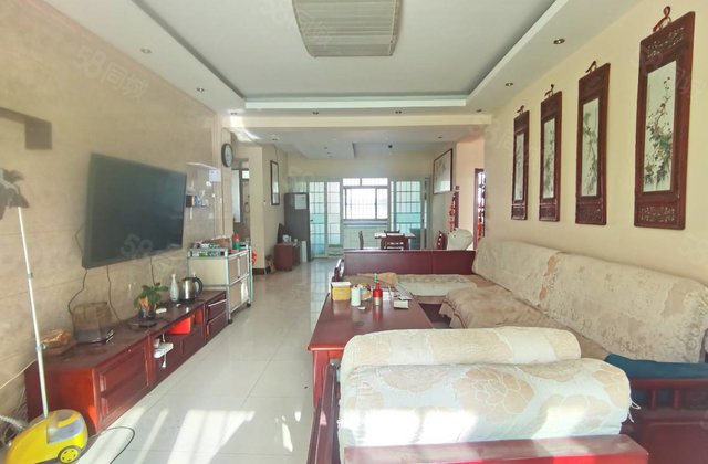 开发区东昌东校，多层3楼，元宝户型大阳台，带储，