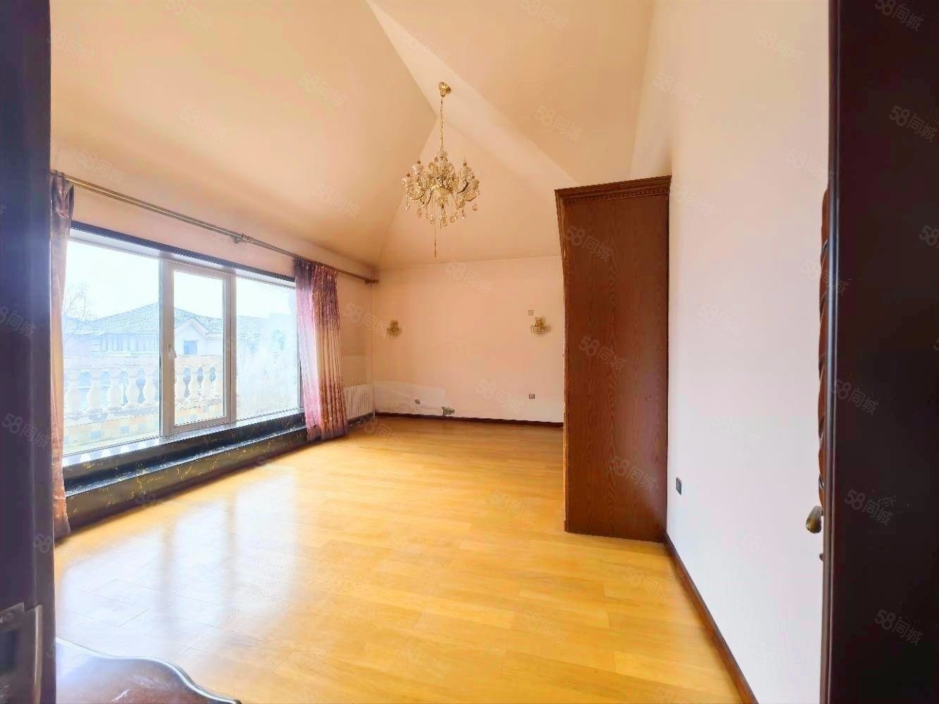 碧水莊園5室2廳5衛(wèi)344㎡南北1700萬