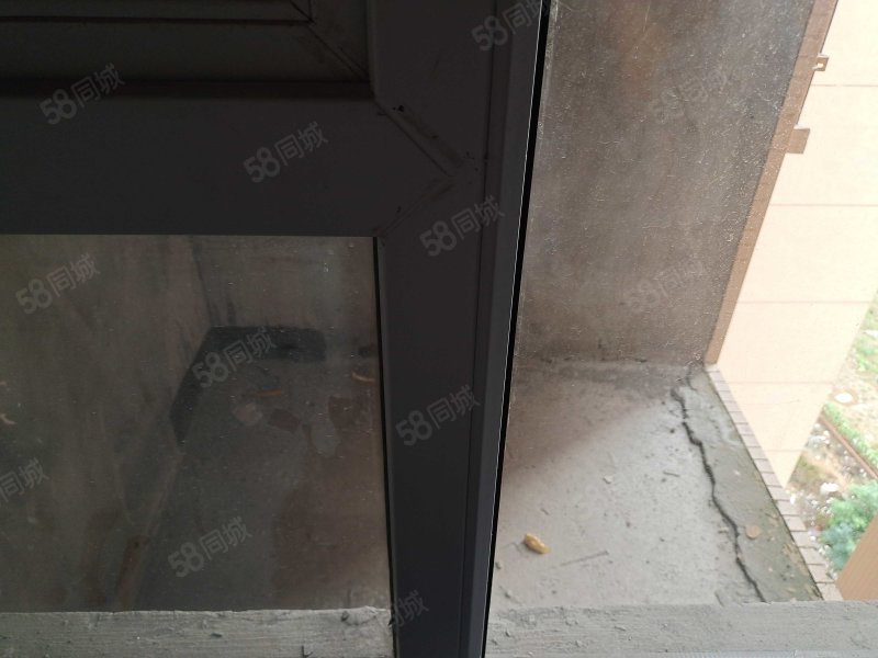 优筑天鹅堡3室2厅2卫103.57㎡南42万