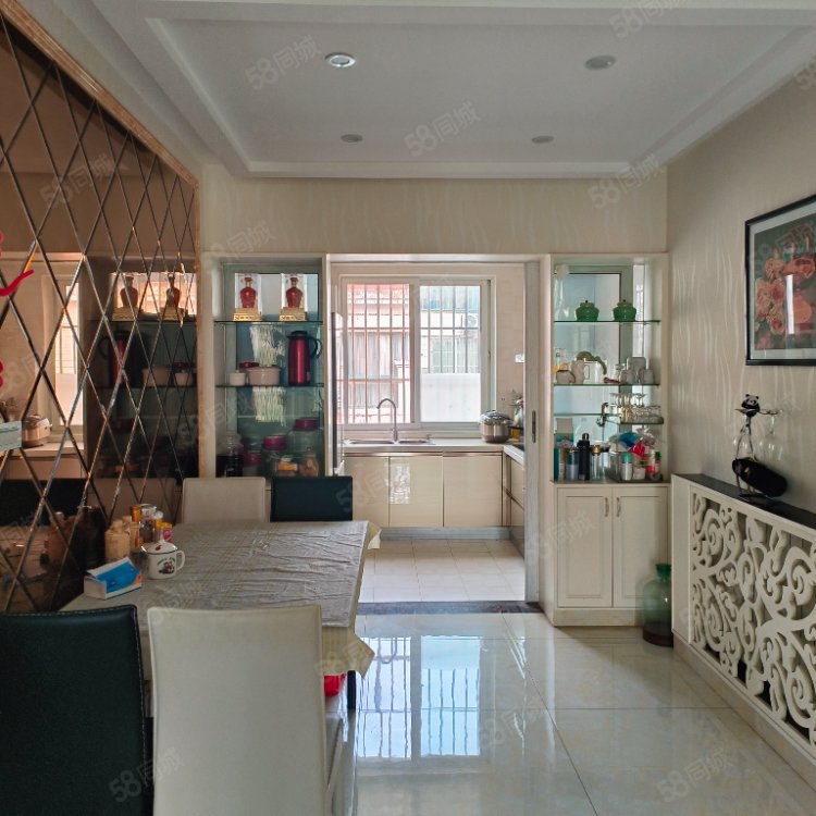 科苑小区4室2厅3卫191㎡南50万