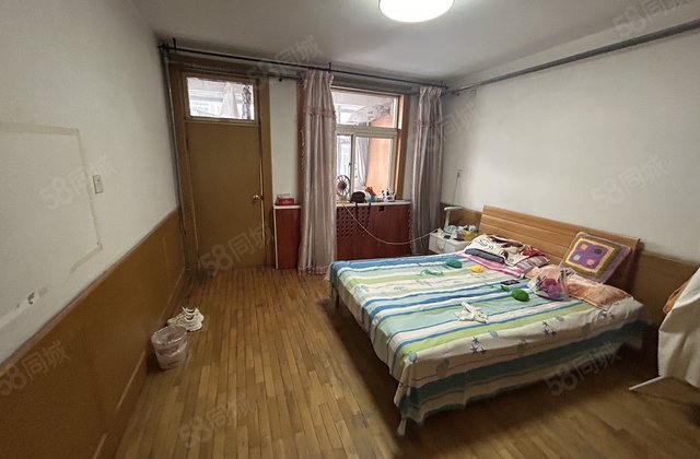 电业局第四家属院  龙山花园 好停车 好楼层，价格可议免大税