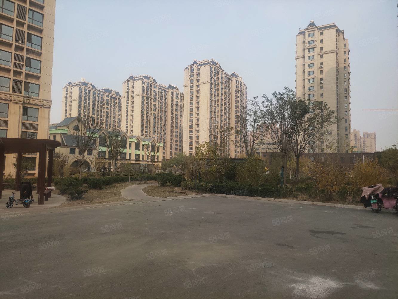 御龙湾(郓城商住楼)3室2厅2卫132㎡南北70万