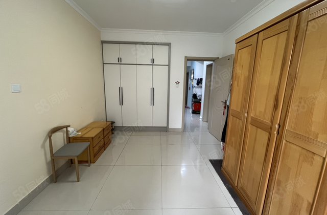 羡林苑 文轩片区 总高18一梯两户 南北通透 有储