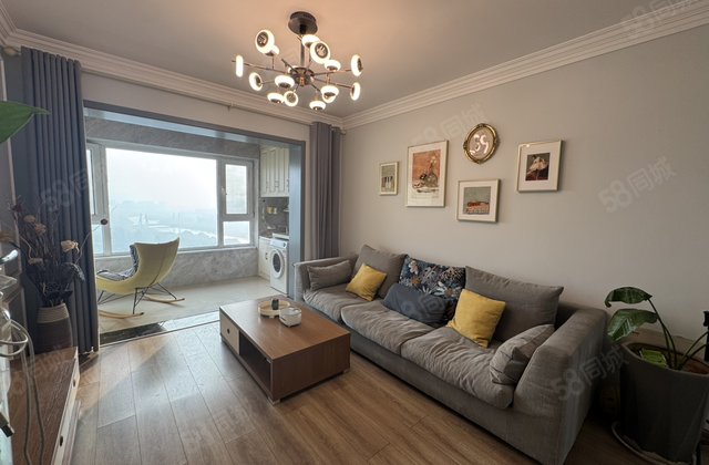 二中附近 锦绣学府 三室两厅两卫 双阳台！！！精装修！！！