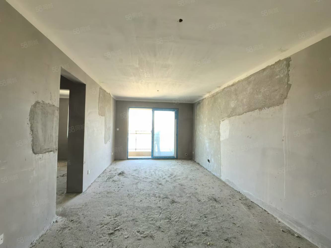 合景泰富云湖天镜3室2厅2卫110㎡南北76万