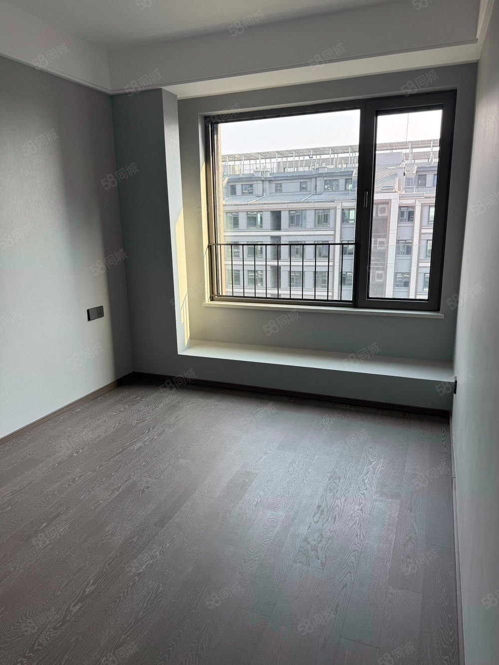 招商璀璨時代4室2廳2衛(wèi)140㎡南北599萬