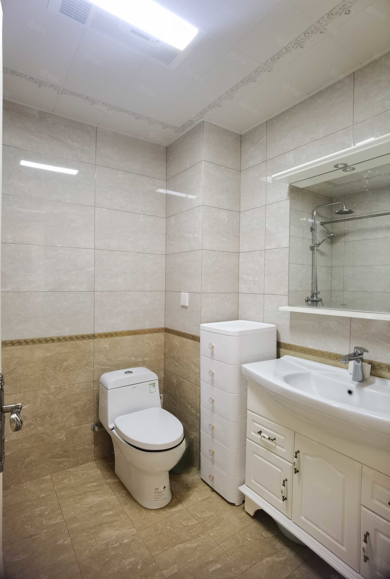 山语城3室2厅2卫140㎡南115万