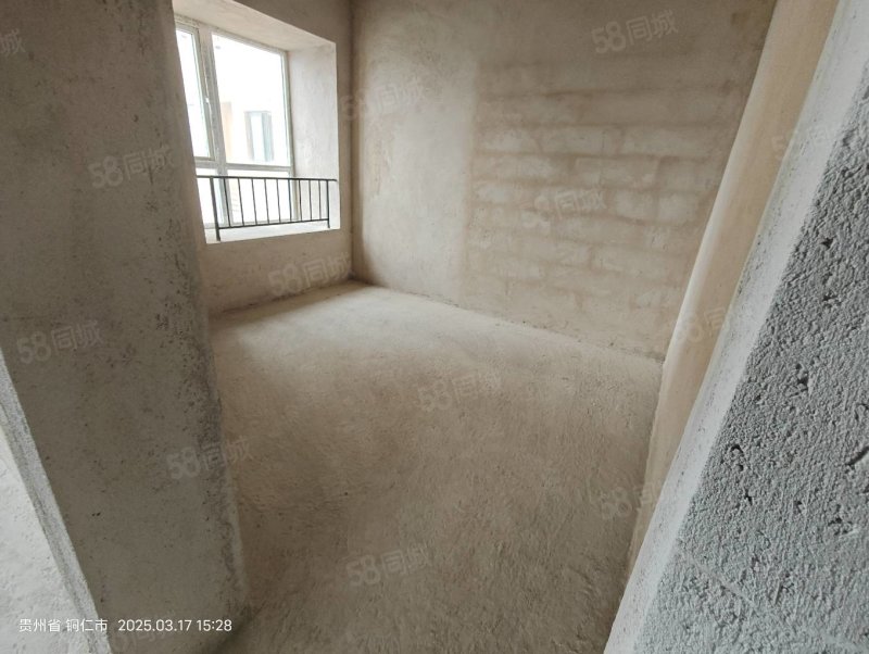 桐达山韵3室2厅2卫113㎡南北36.8万