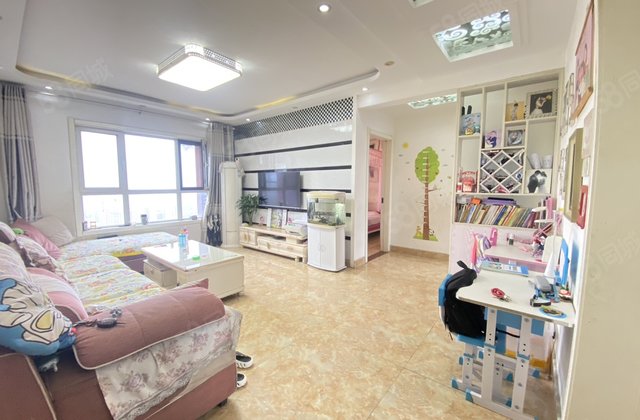 水岸花语 精装修三室 几个办完 婚房拎包入住 紧靠阿尔卡迪亚