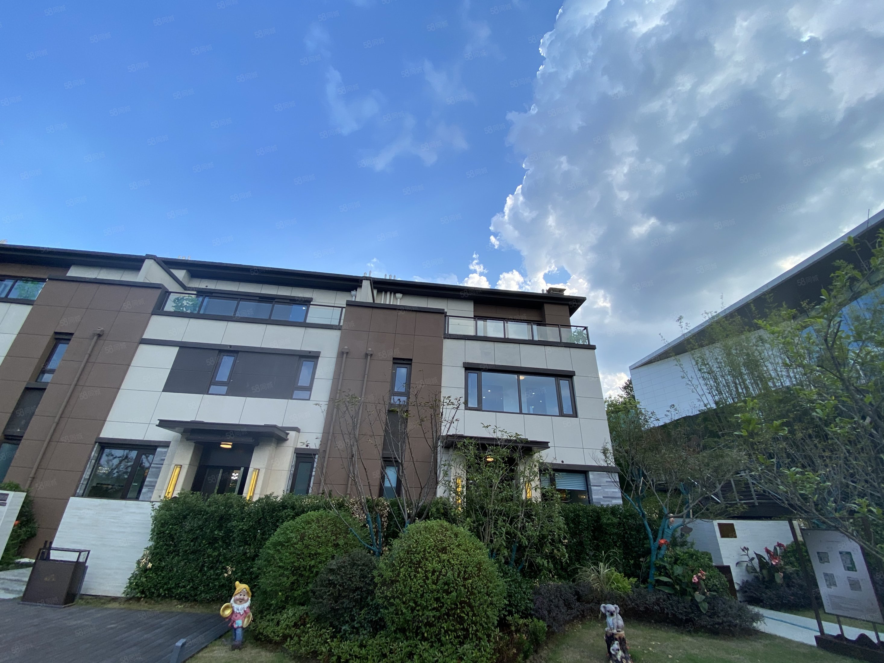 奥园悦见山(别墅)5室4厅5卫225㎡南北238万