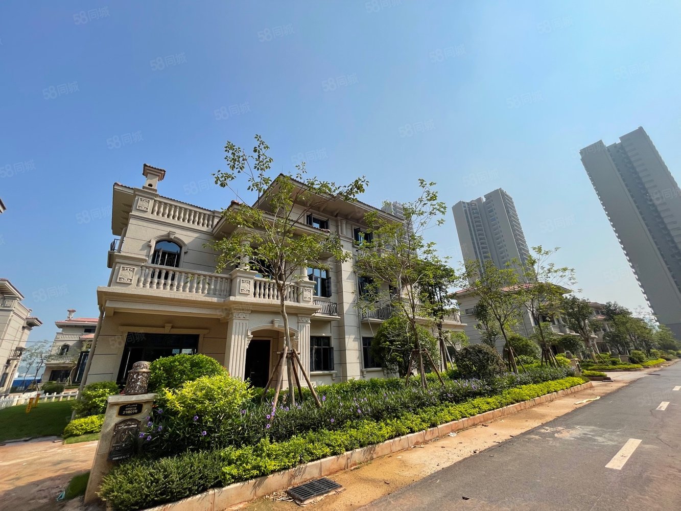 玉林碧桂园6室2厅4卫255㎡南北220万