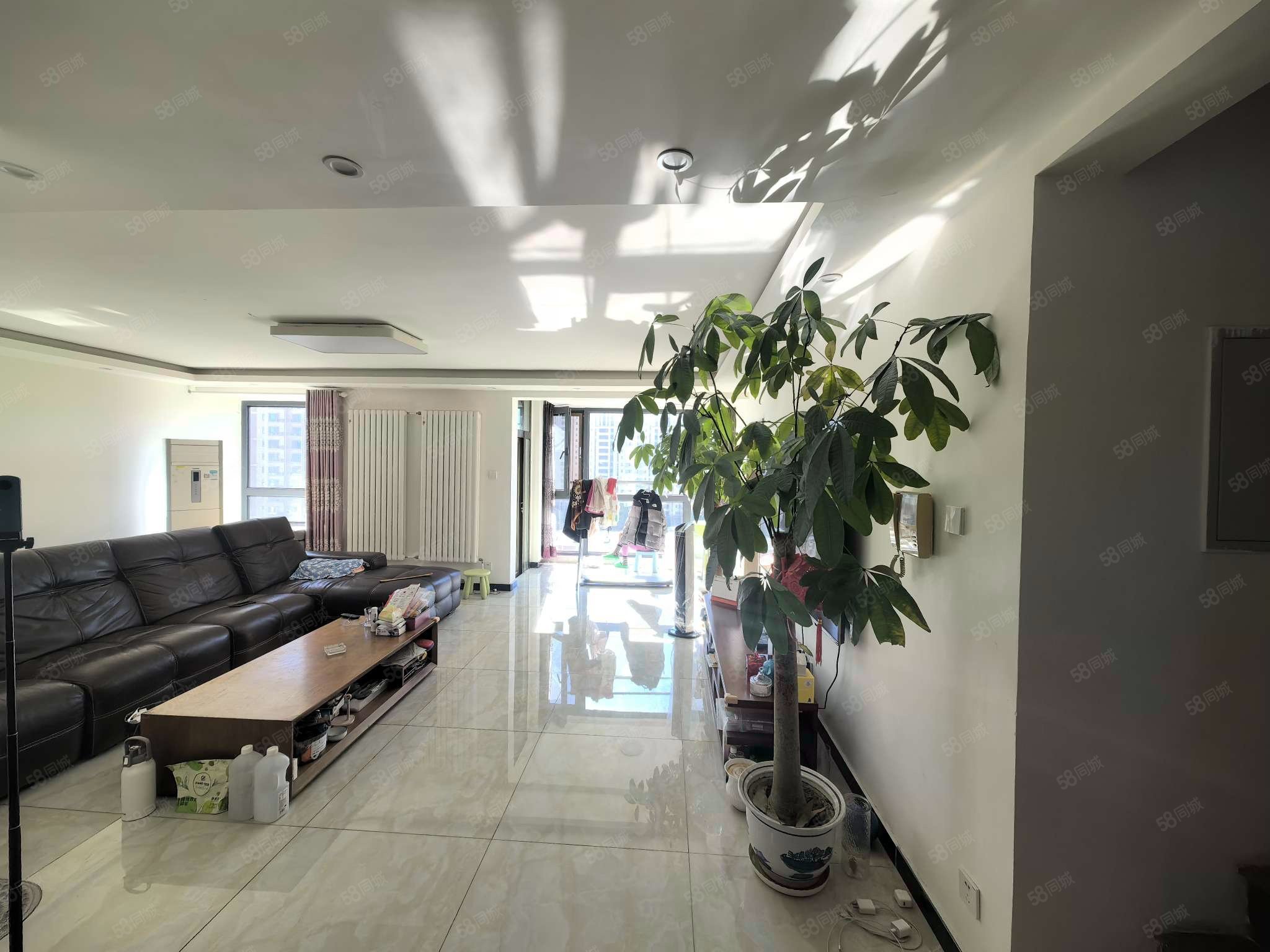 都麗豪廷4室3廳2衛(wèi)217㎡南北359萬