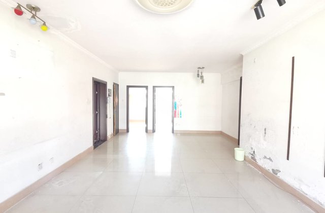 湖边观景好房 单价5000多 免大税 带露台 随时看房