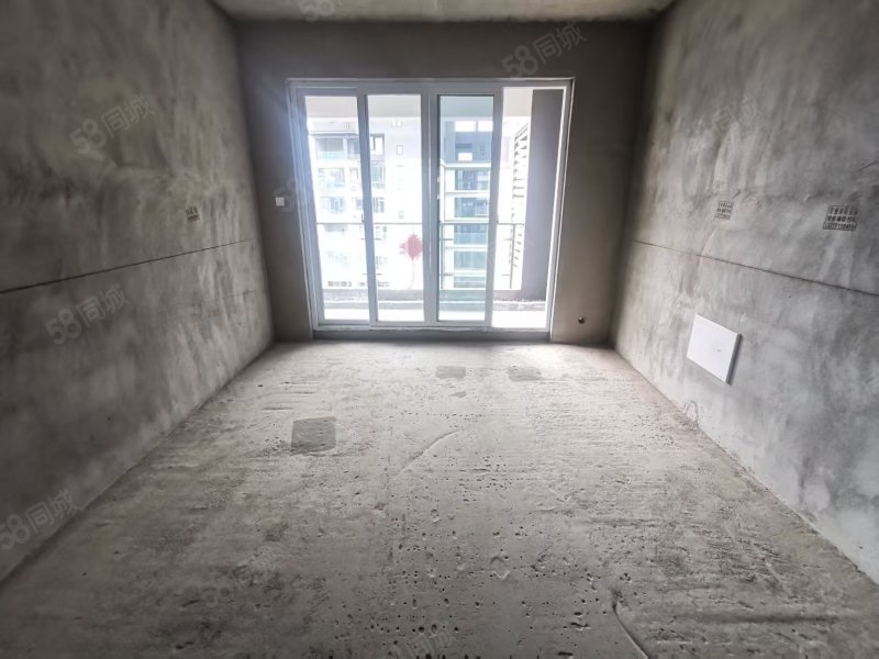 邦泰紫霄台3室2厅2卫105㎡南北72万