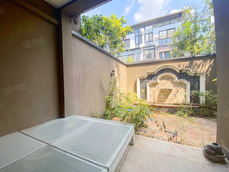 绿地21城e区别墅1570平450万4室2厅2卫