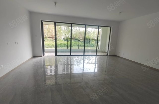 柳园路区政府县医院附近大平层车位和储藏室新房未住