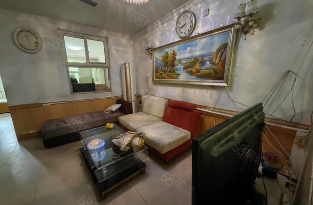 市中心位置2楼三室一厅单价4000多95平米仅售40.5万