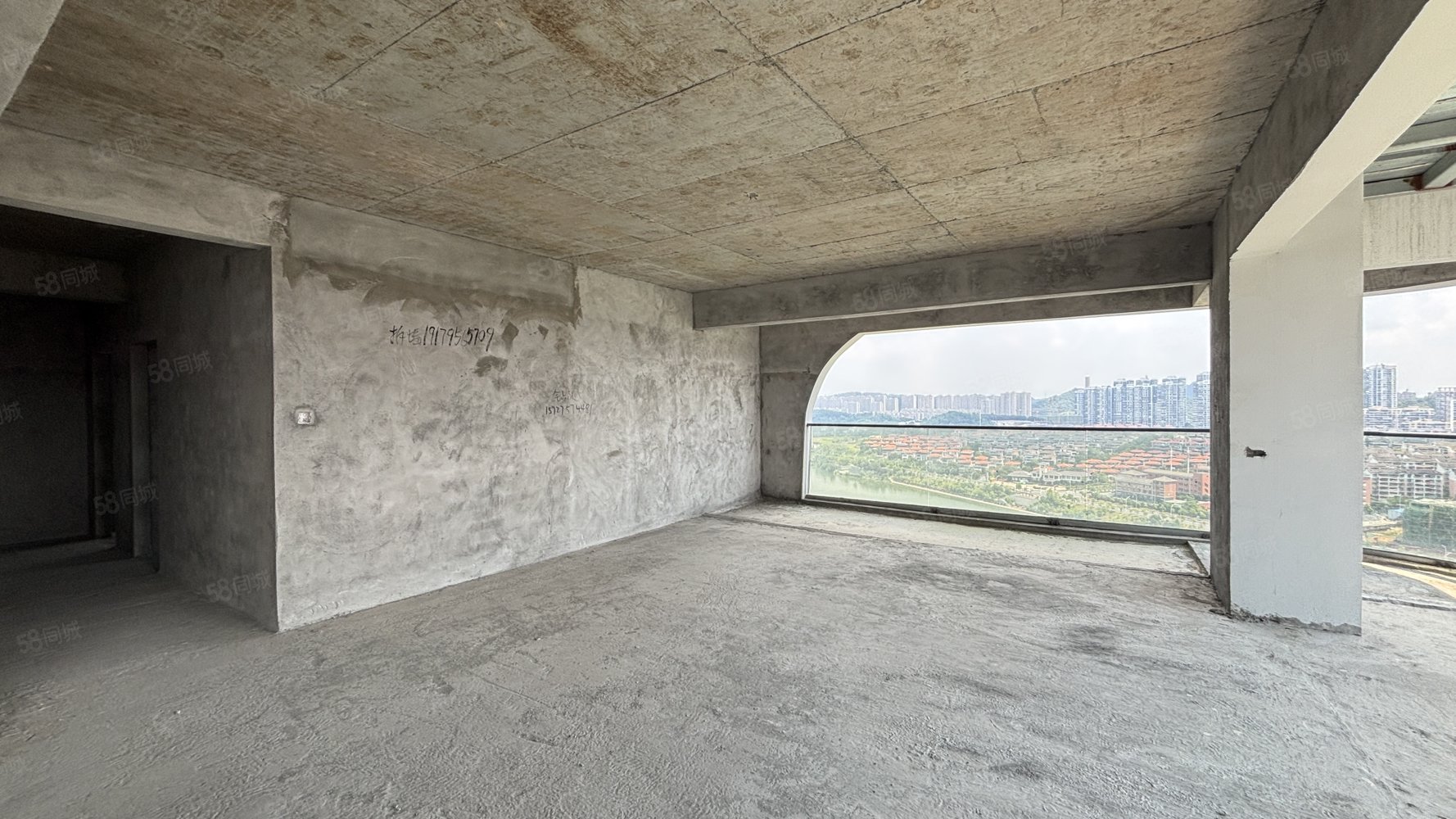 天秀湾5室2厅4卫254㎡南北268万