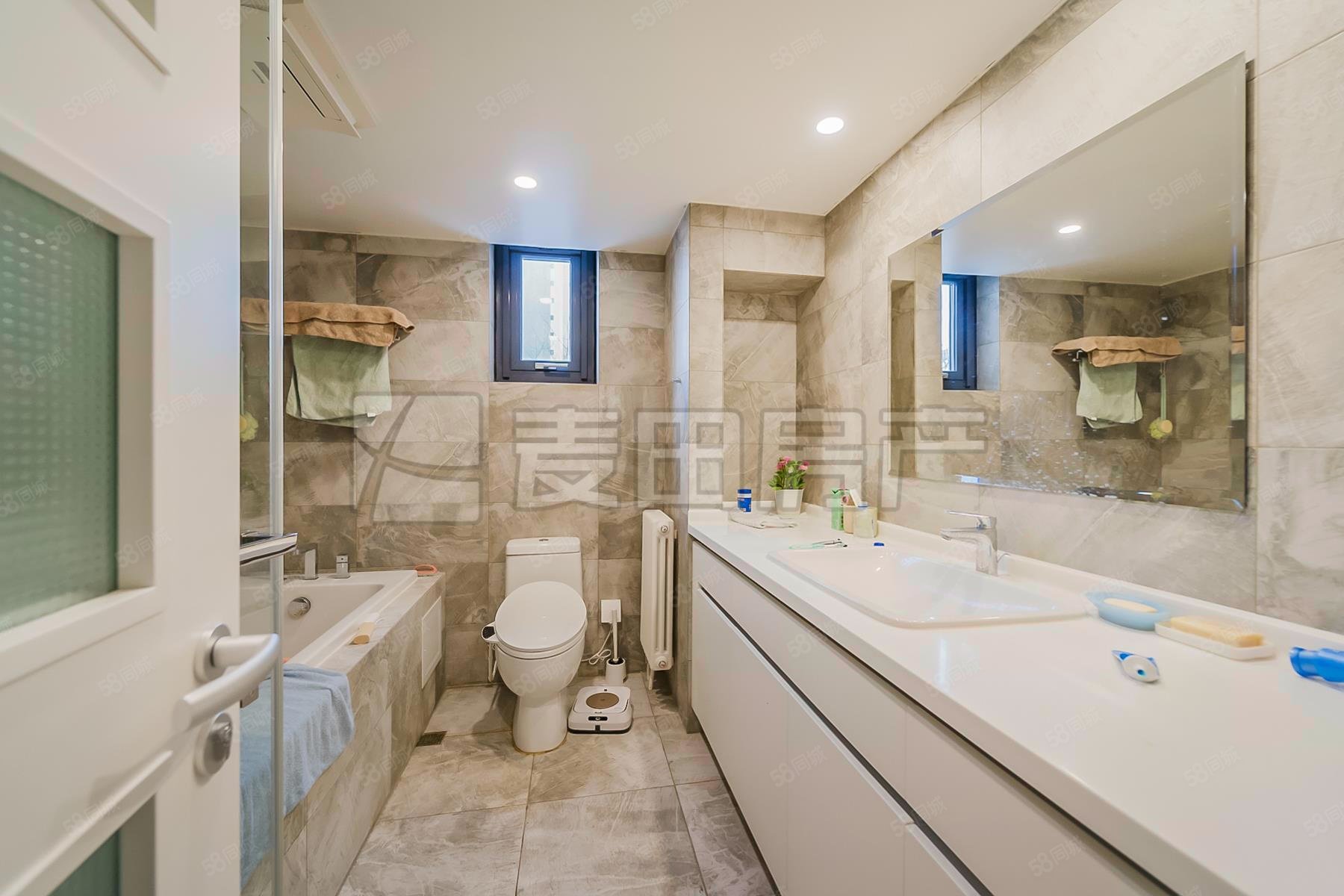 國風上觀4室2廳2衛(wèi)227㎡南北1430萬